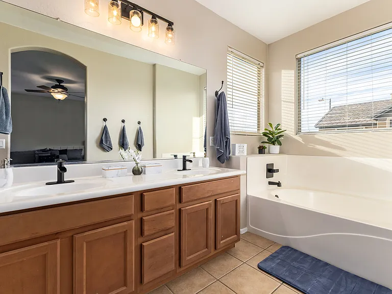 3143 S Southwind Dr — Photo 20