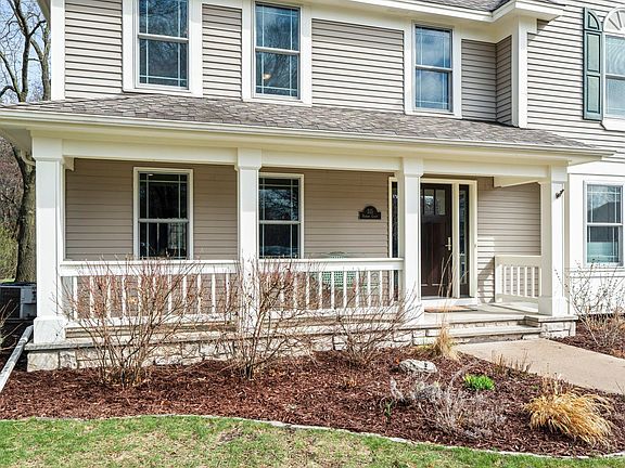 2nd image of 515 Harbor Ct