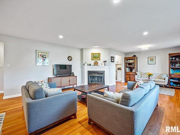 4th image of 2923 W Cambridge Ct