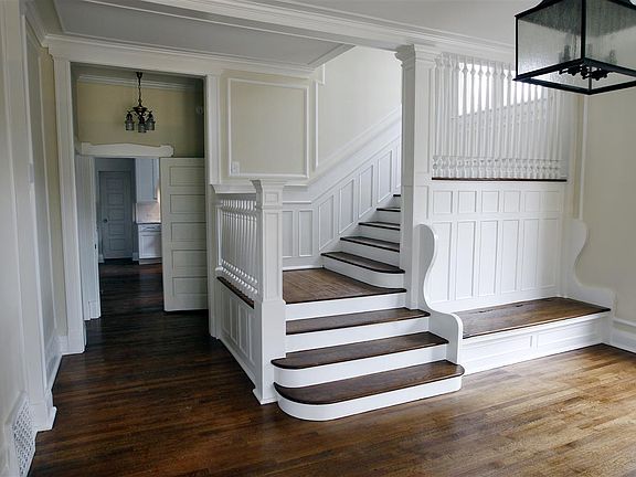 2nd image of 222 Stonewall St