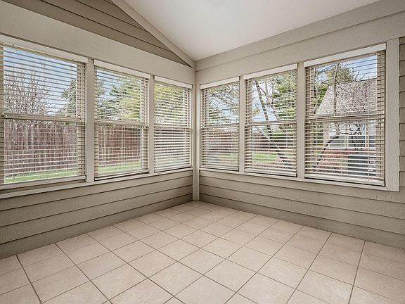 4th image of 1383 Underwood Farms Blvd