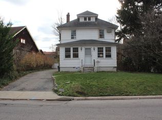 12 Beach Rd, Great Neck, NY 11023