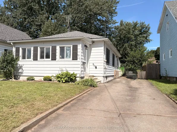 6375 Culp St, Niagara Falls, ON L2G 2C2
