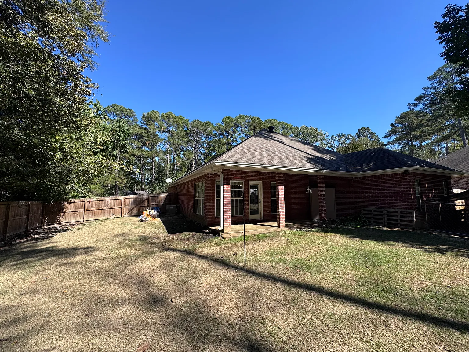 3 bed, 1739 sqft, $2,200 — Photo 2