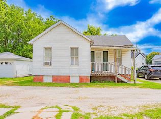 425 N 1st Ave, Canton, IL 61520