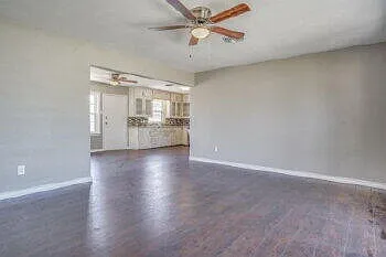3 bed, 2.0 bath, 1297 sqft, $1,425 — Photo 3