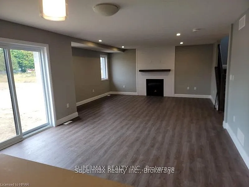 3 bed, $2,695 — Photo 4