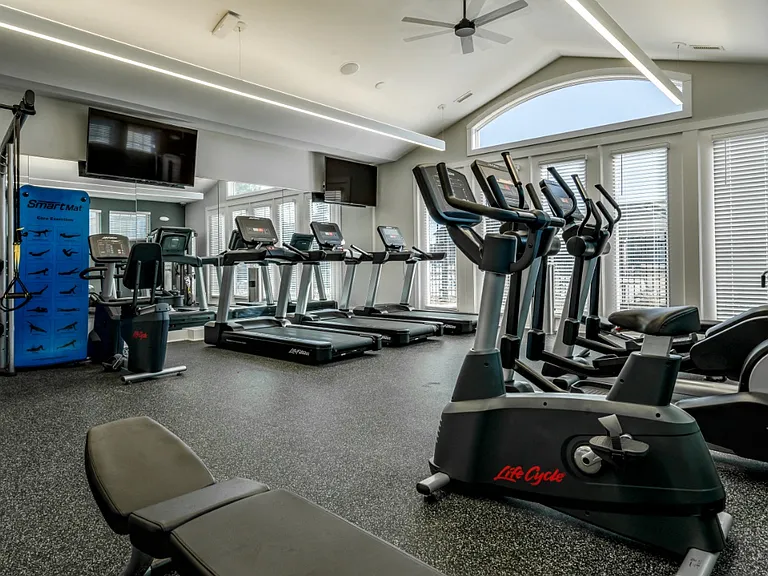 24/7 Fully-Functional Fitness Center