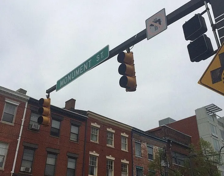 Howard/ Monument