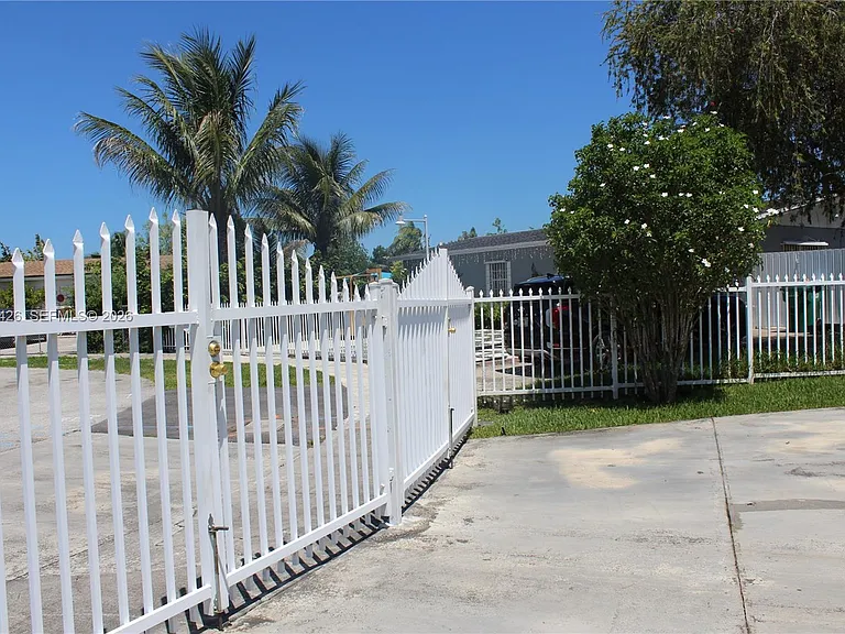 30724 SW 154th Ct — Photo 4