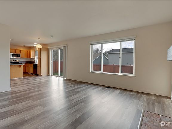 5th image of 18716 17th Avenue Ct E