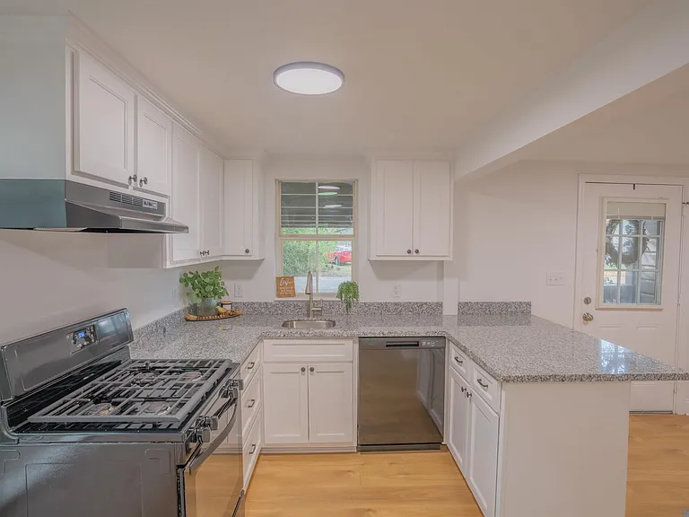 30114 Oak St — Photo 3