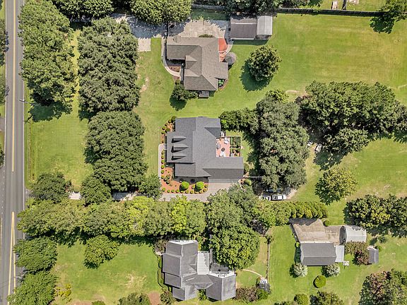 3rd image of 179 W Butternut Rd
