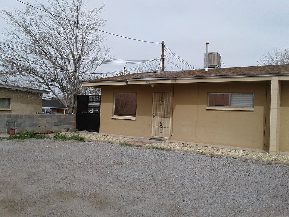 Front entrance of proeprty.