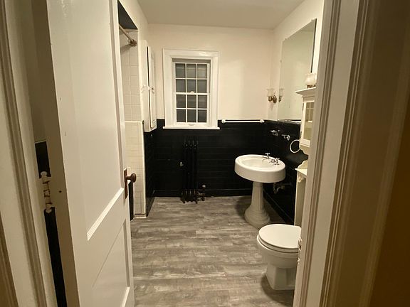 5th image of 1722 Fremont Ave N #2