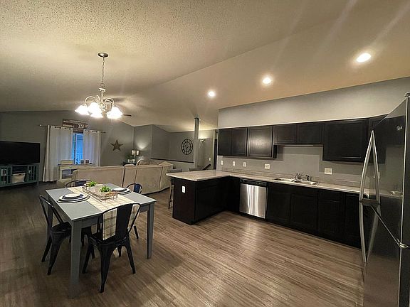 5th image of 972 Acacia Dr NE