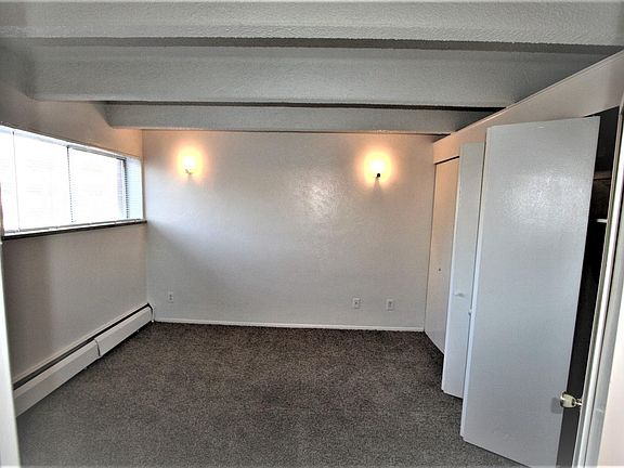 4th image of 1085 N Pearl St #202