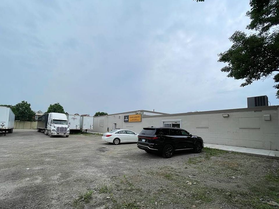 2nd image of 18 Linden St