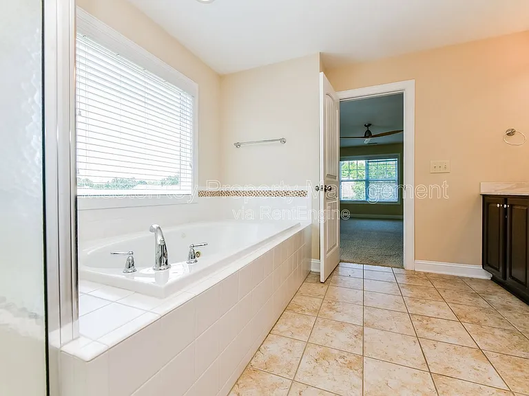 906 Keaton Ridge Ct — Photo 35
