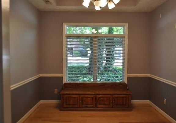5th image of 114 Montrose Dr