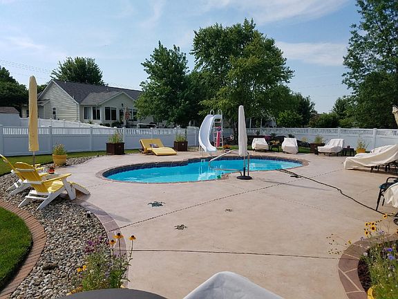 2nd image of 2712 Deerfield Dr