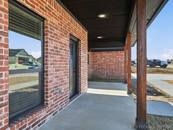 2nd image of 1906 Boxer Ln