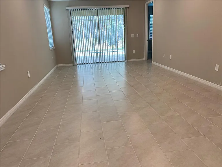 124 Soliera St — Photo 8