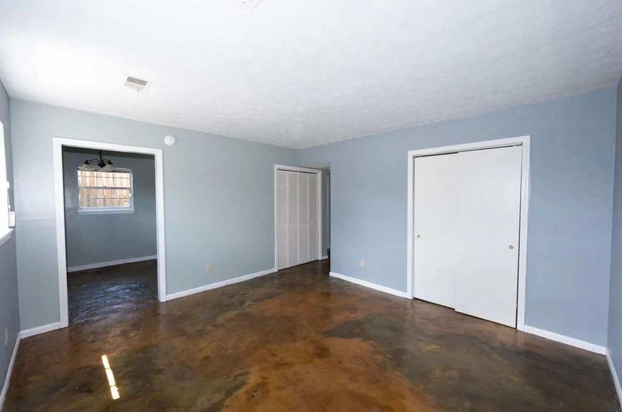 1 bed, 1.0 bath, $925 — Photo 2