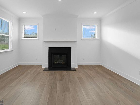 5th image of 1121 Gage Ln