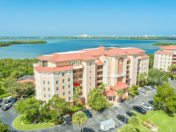 3rd image of 201 Vintage Bay Dr Unit 13