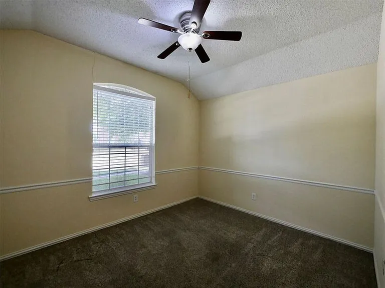4502 Highlands Dr — Photo 23