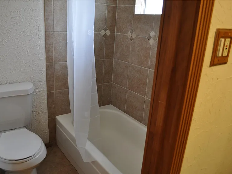 22411 Merrymount Dr — Photo 10