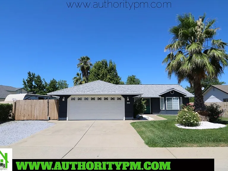 1526 Imperial Dr — Photo 2