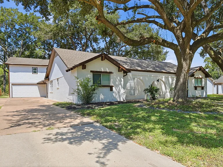 11507 Barwood Bend Dr — Photo 2