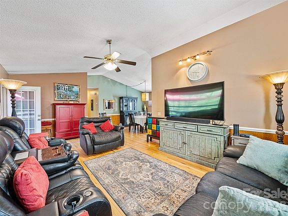 4th image of 282 Sourwood Dr