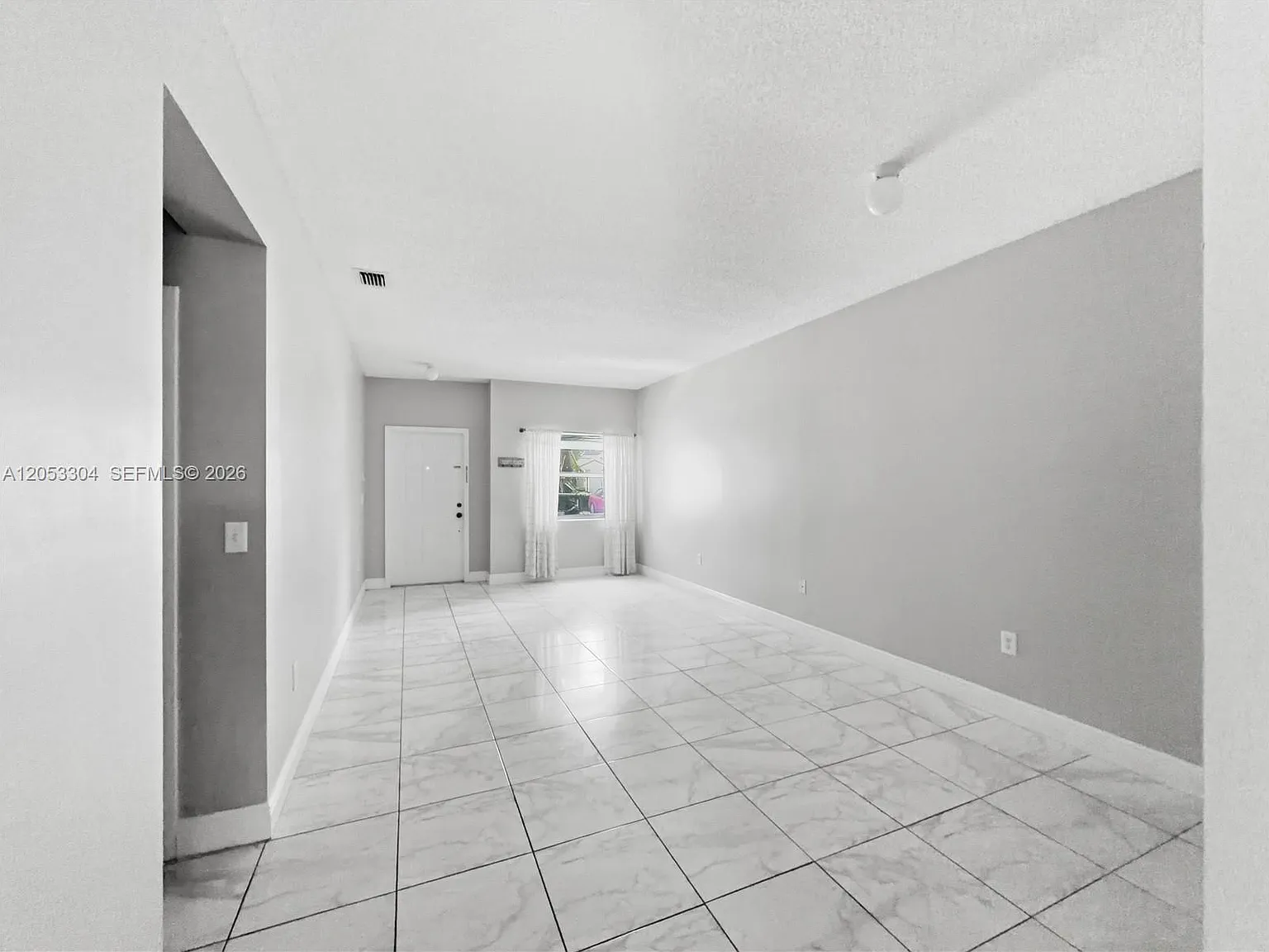 Towngate Condo Three — Photo 2