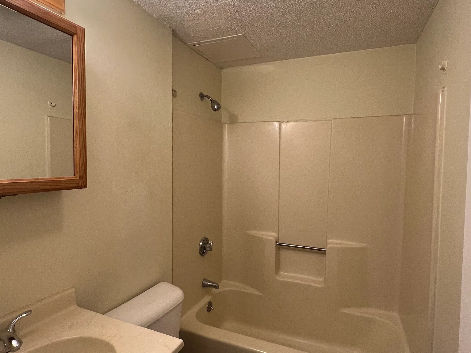 260 Spring Circle Apartment — Photo 2