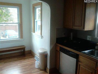 4th image of 2384 Pelton Ave