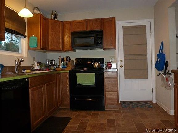 5th image of 705 Holly Pl