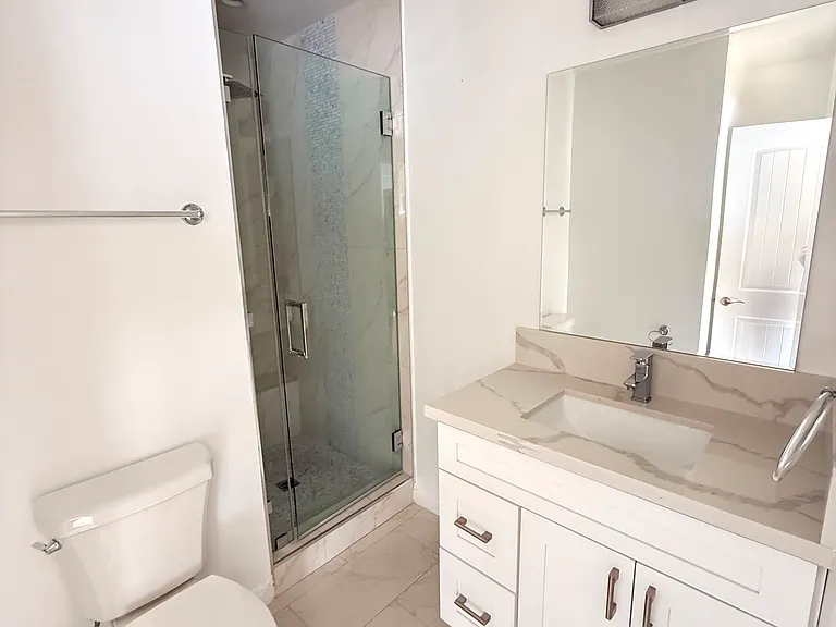 656 S Cochran Ave #7 — Photo 4