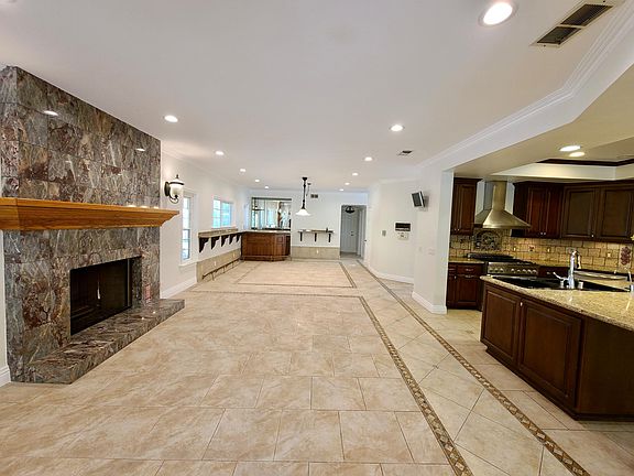 4th image of 1047 Hooper Dr