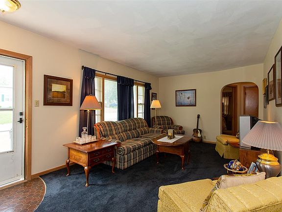 3rd image of 925 Bourland Ave
