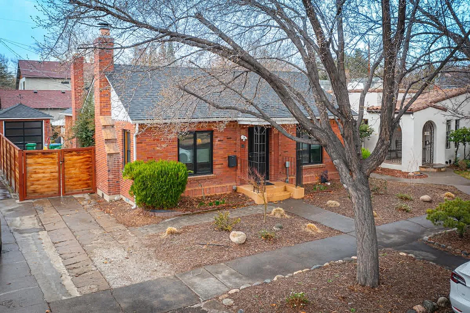 2 bed, 1.0 bath, 1237 sqft, $7,778 — Photo 3