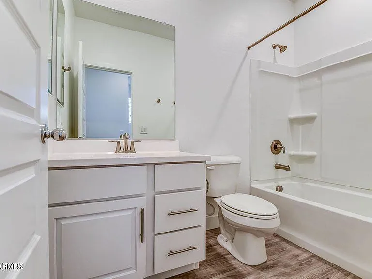 5112 S 117th Ave — Photo 13