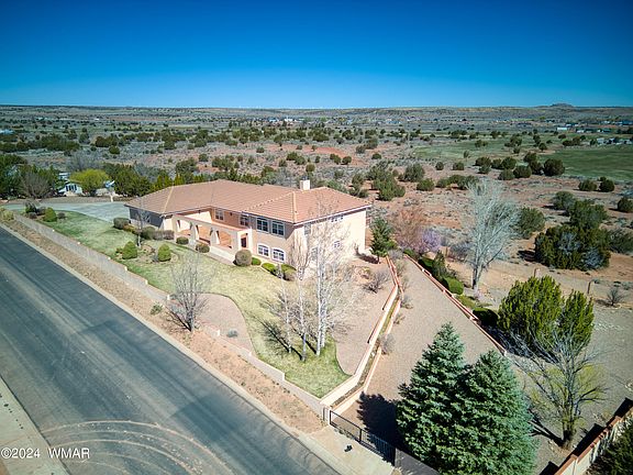 2nd image of 2714 W Country Club Dr