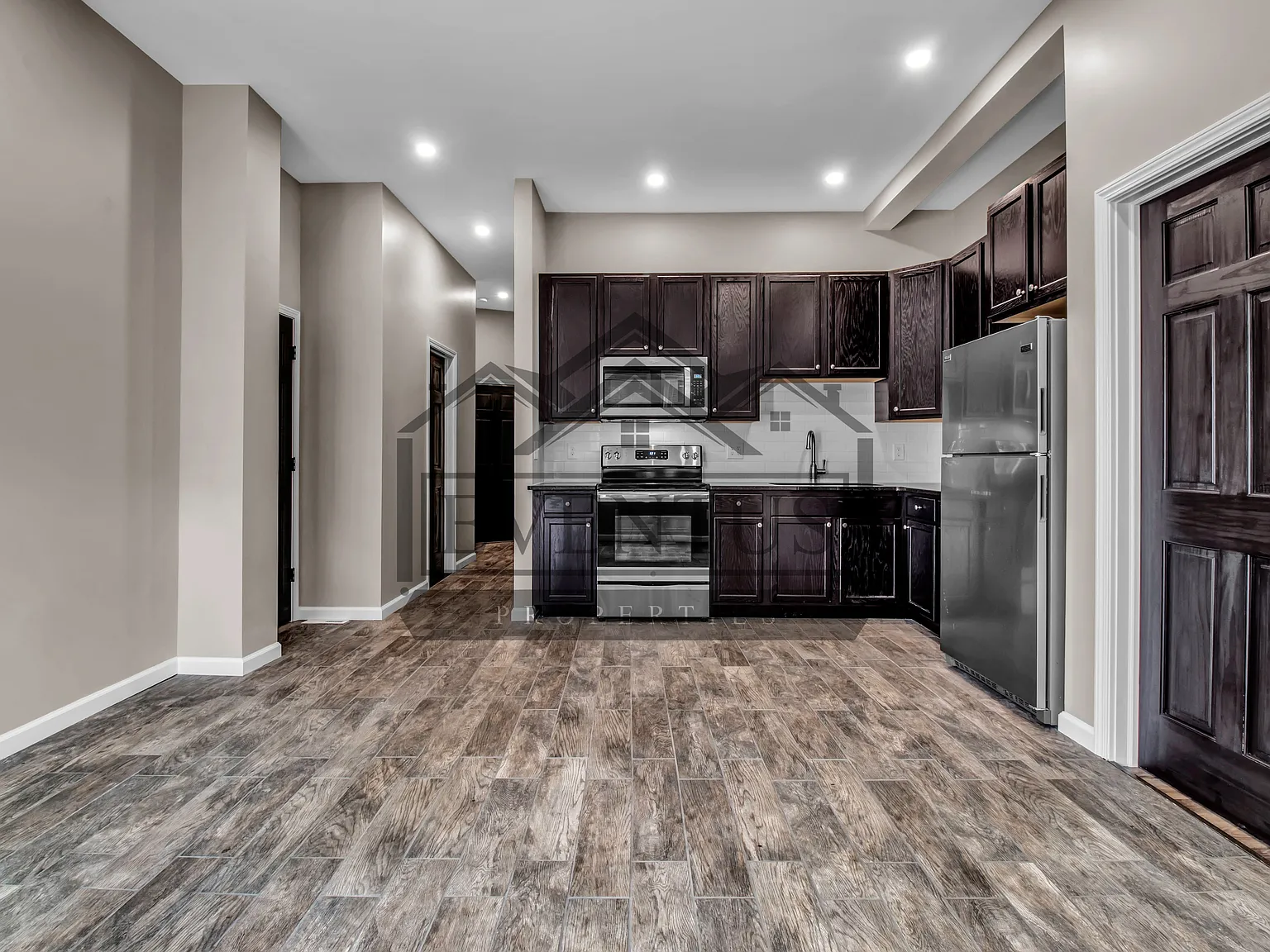 4 bed, 1.5 bath, 1500 sqft, $2,320 — Photo 2