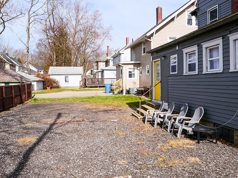 114 Linden Rd — Photo 45