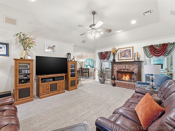 5th image of 15954 Cherokee Blvd