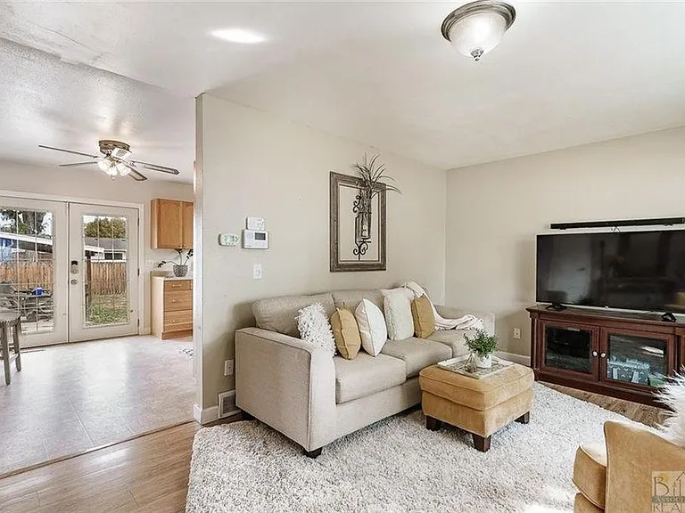 2631 Howard Ave — Photo 10