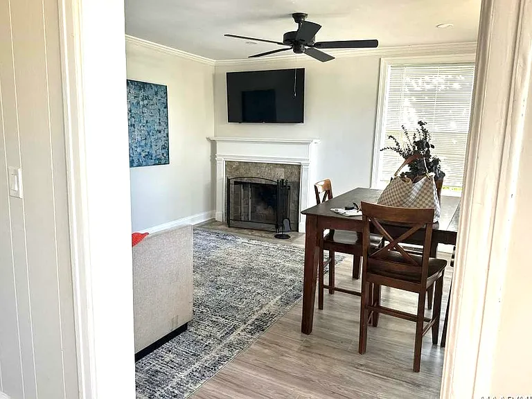 2035 Bullard St — Photo 8